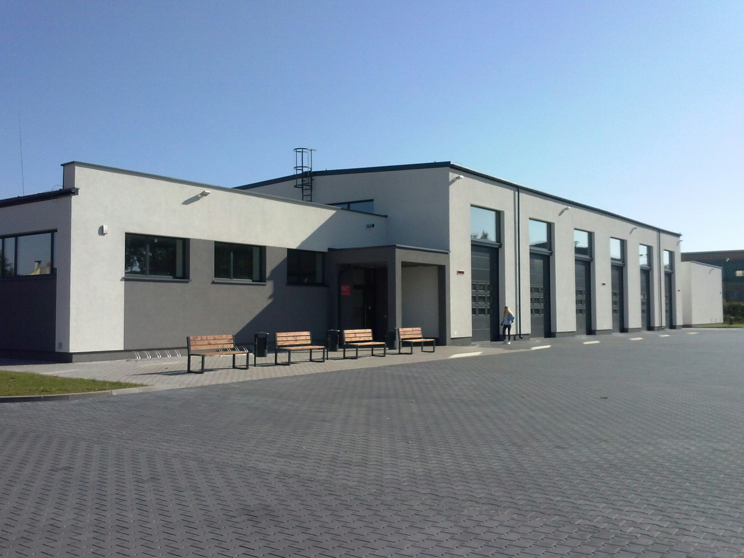 Produktionshalle mit Bürotrakt